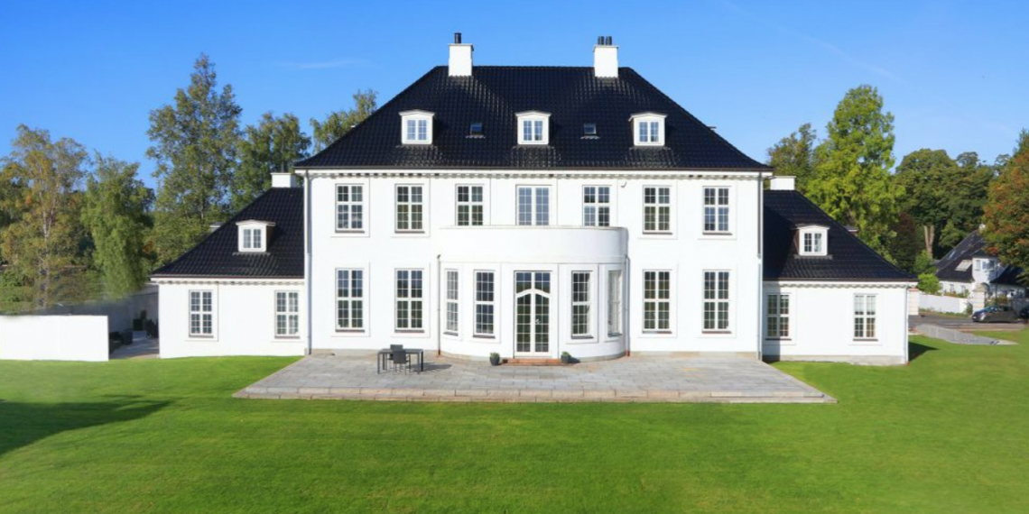 Ekstravagant eller budgetvenlig? Se den dyreste og billigste villa til salg i din kommune