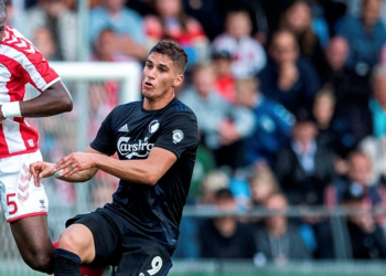 Okore foran kamp nummer 100 for AaB