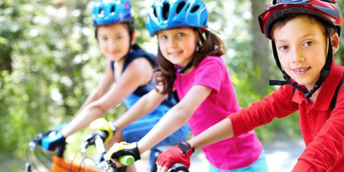 Er din bil klar til skolestart? Sådan sikrer du dine børn i bilen