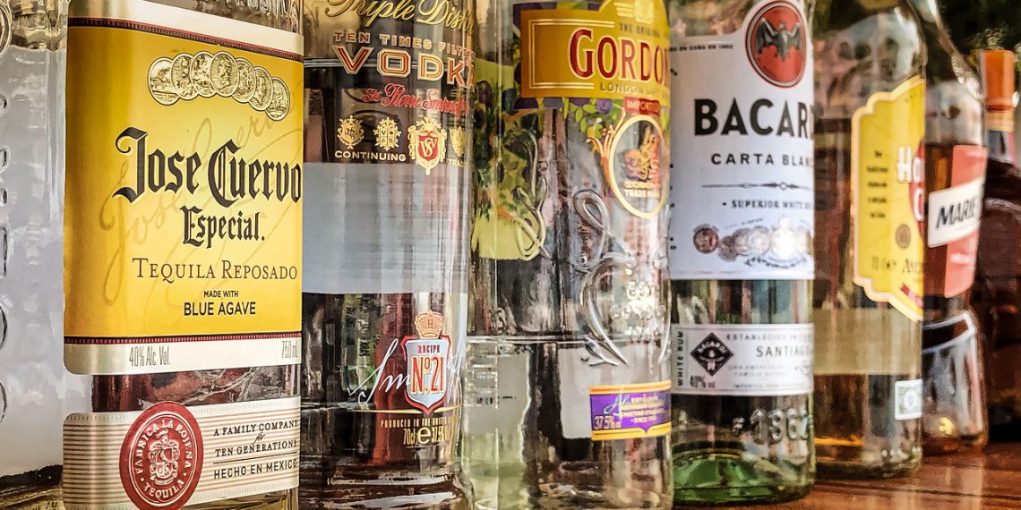 STOP SALG AF ALKOHOL TIL UNGE – Det skal være forbudt for unge under 18 at købe alkohol – er du enig?