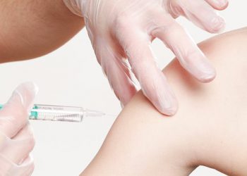 Hvem skal have HPV vaccinen, mange forældre mangler viden – afgørende at vi får drengene med!
