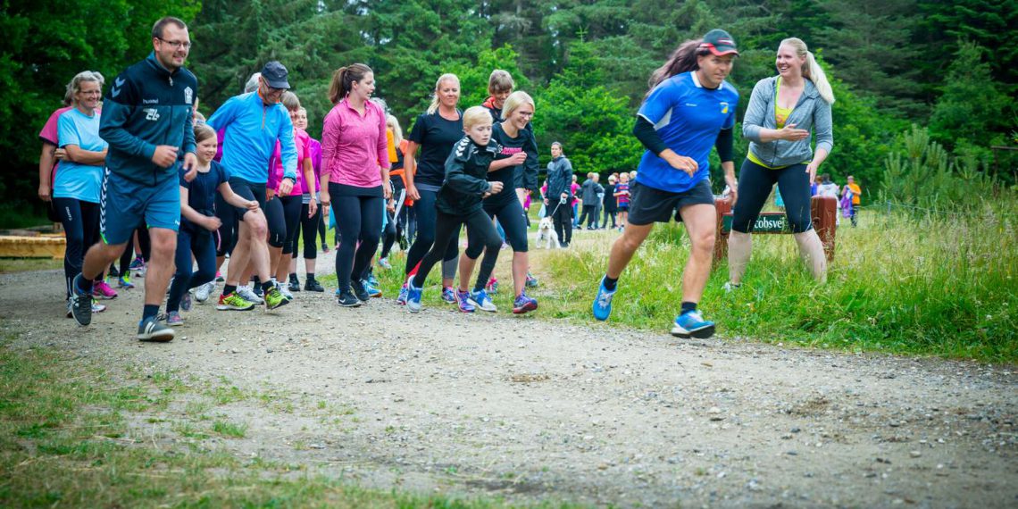 Folkelig fejring af genåbningen i lokalsamfundene