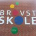 Elever fra Brovst skole planter træer