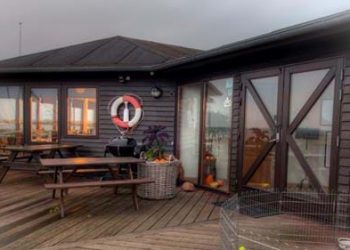 Få din egen cafe i smukke omgivelser