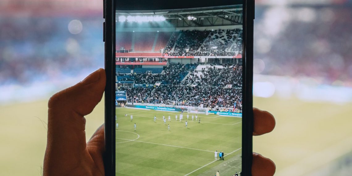 Flere bruger streaming til at se fodbold i tv