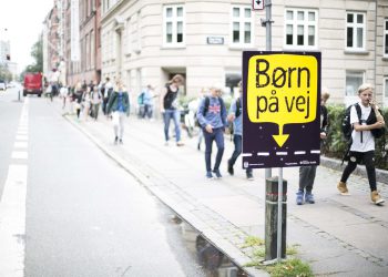 Politiet i målrettede indsatser på skolevejene: Høj fart, manglende seler og mobilkørsel
