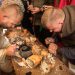 Mød Fyrkats vikinger på Lindholm Høje: Slå ild som en viking, gå i krigerskole, eller hør mere om vikingernes dragter