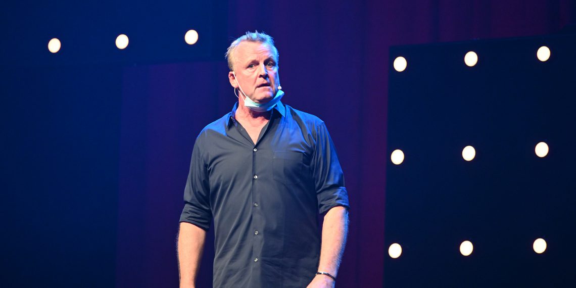 Gintberg høster ros og tilføjer ekstra show i Aalborg til touren