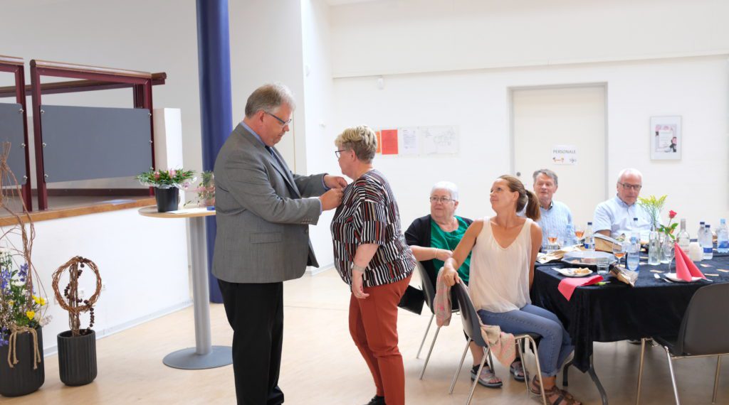 40 år i folkeskolen blev hyldet med sang og medalje