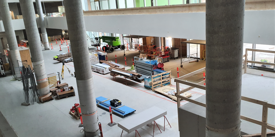 Byggeriet af universitetshospitalet i Aalborg Øst er i slutfase – ikke alle afdelinger kan rykke med fra start