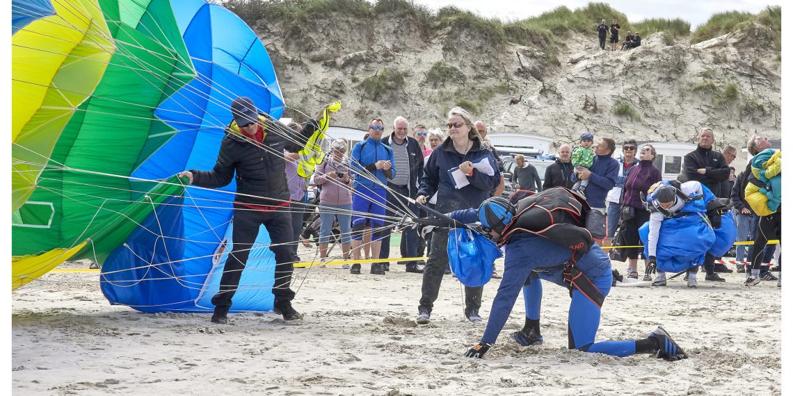 Verdens bedste hopper ud over Blokhus Strand