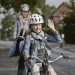 Ny kampagne: Sådan kan forældre hjælpe teenagerne til også at spænde hjelmen