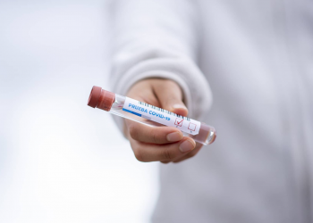 Eurofins donerer banebrydende test til hospitaler verden over i kampen mod mutationerne af COVID-19