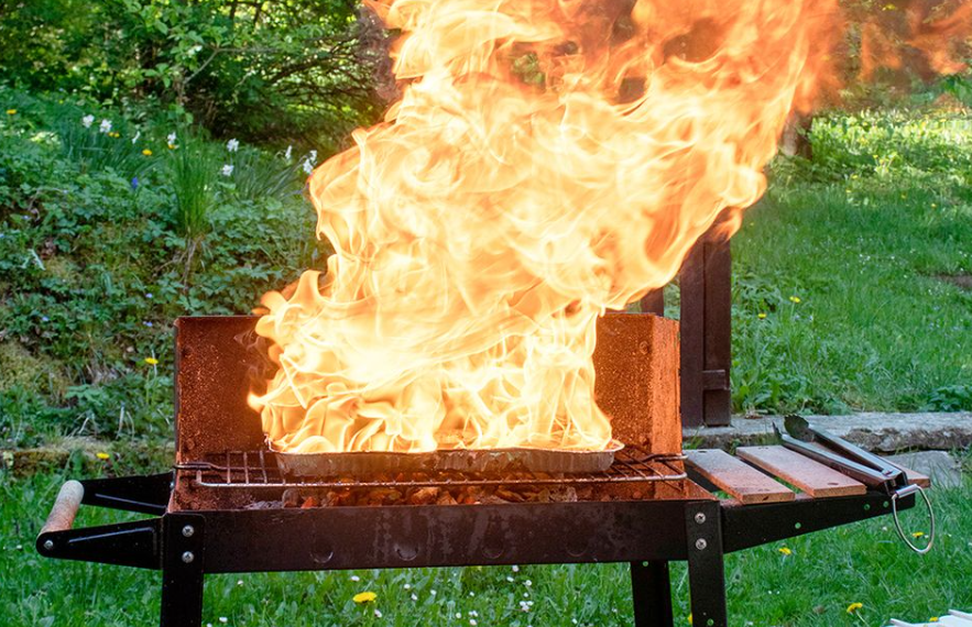 Sådan undgår du at grillfesten går op i flammer