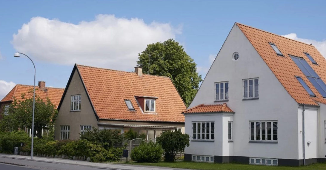 Boligsalget faldt markant i juli og lander på traditionelt sommerniveau