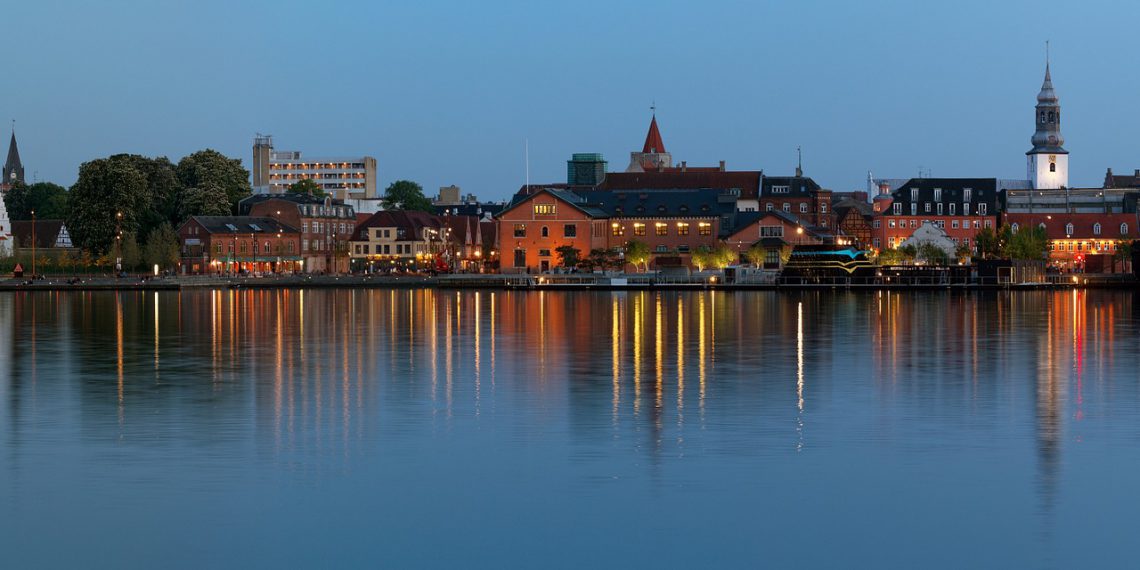 Danmarks årsdag for nedlukning markeres i morgen aften
