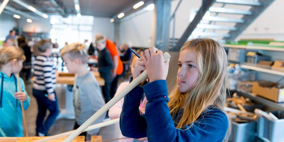 Fremtiden har brug for pigerne – Derfor skal vi fastholde nysgerrigheden hos dem allerede fra 10-års alderen