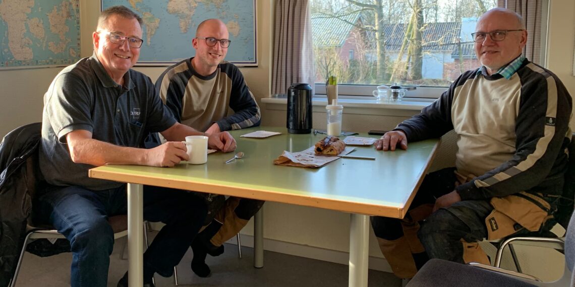 25-års-jubilar kender værdien af en god kaffesnak med de lokale håndværkere