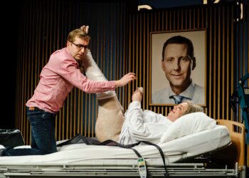 Absurd sjov satire med Kirsten Birgit