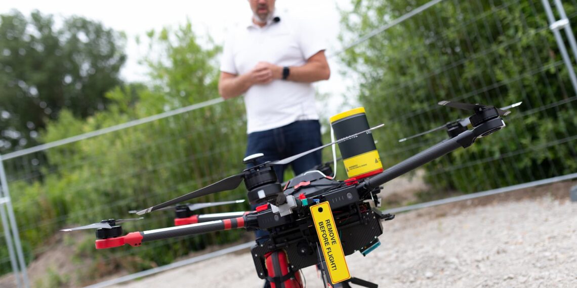 Første danske drone flyver nu ud med hjertestarter