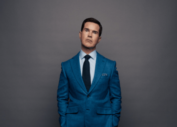 Jimmy Carr udskyder show i Aalborg