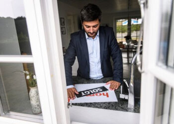 Hussalget retter skuden op