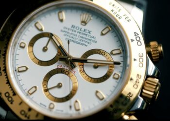 Racerkører sætter Rolex Daytona på auktion for at hjælpe Ukraines børn