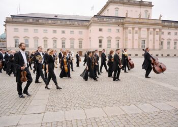 Legendariske Staatskapelle Berlin i Aalborg med den engelske maestro Sir Andrew Davis