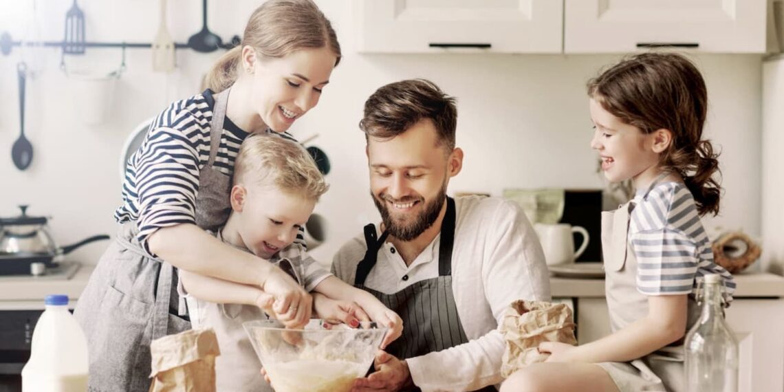 Lokale købmænd støtter katastroferamte børn i samarbejde med Bag for en Sag og Røde Kors