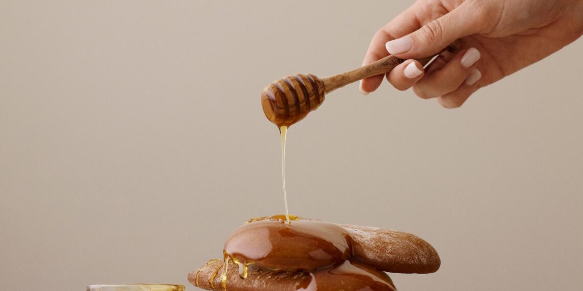 Flittige bybier er bag årets honningkagehjerte fra Lagkagehuset