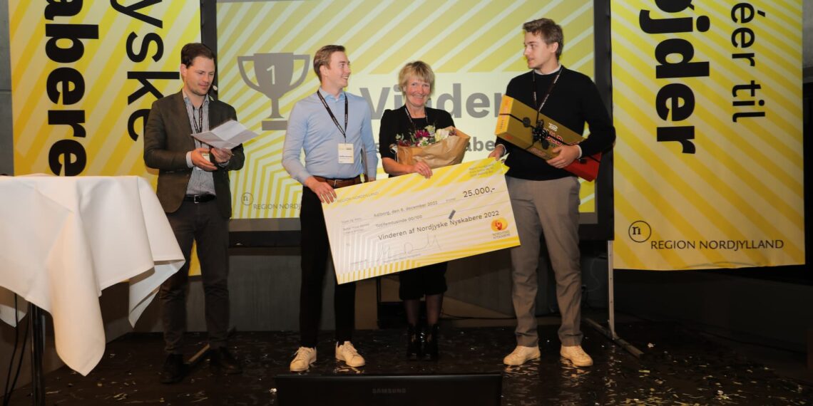 Unge vinder innovationspris for en pude, der forebygger tryksår