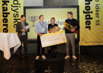 Unge vinder innovationspris for en pude, der forebygger tryksår