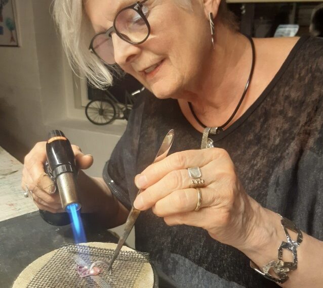 Inga Skjelmose Nissen udstiller på bibliotekerne i Pandrup og Aabybro.