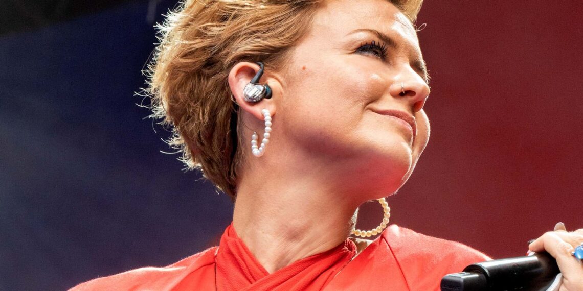 Farverig og kraftfuld pop fra Stine Bramsen