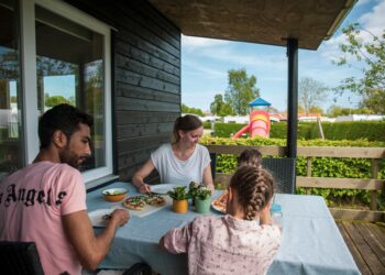 Campinghytter hitter også hos charterturister