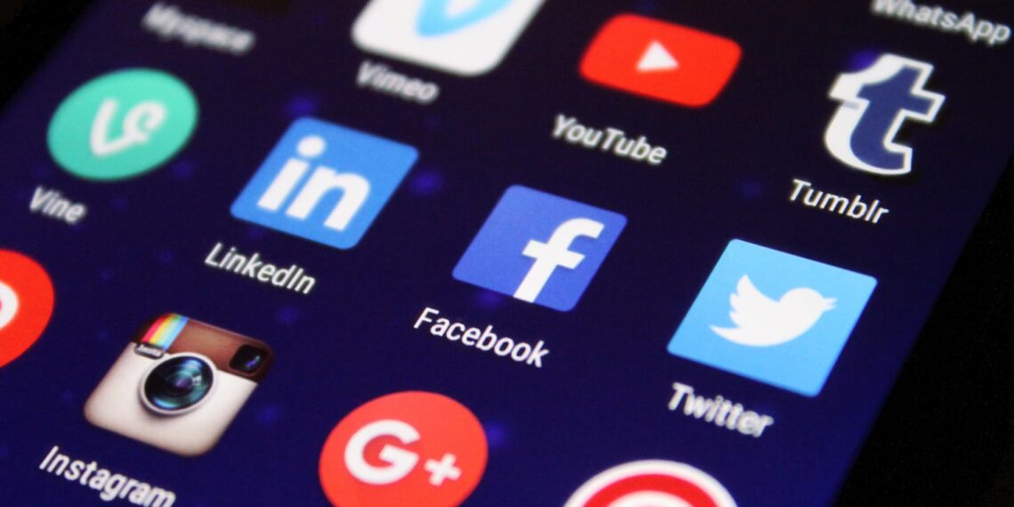 Sociale medier påvirker unges sociale liv og trivsel på godt og ondt