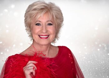 Skønne Birthe Kjær med stemningsfuld eftermiddagskoncert i AKKC