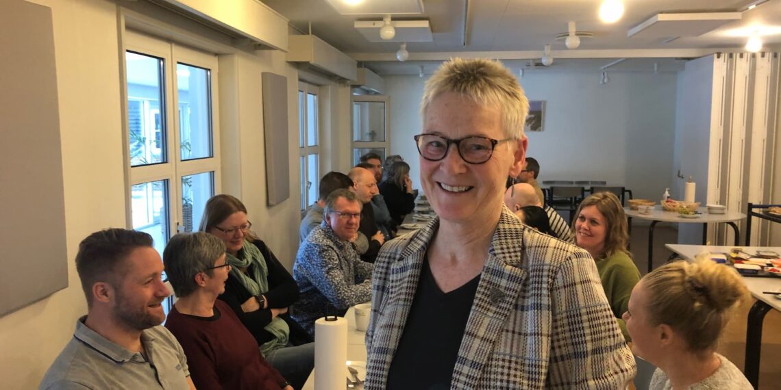 Dorthe Buus fra Sol og Strand Feriehusudlejnings hovedkontor fylder 60