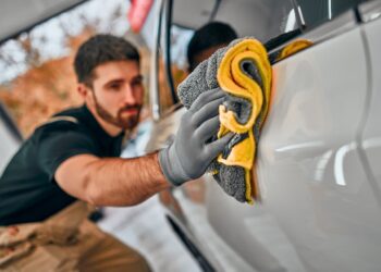 Se eksperternes vedligeholdelsesråd til forårsrengøring af bilen