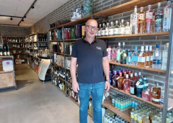 Vinbutikken Hr. Nielsen i Brovst: En Succeshistorie med Gavekurve, The og Delikatesser