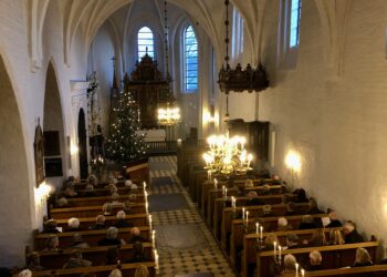 MUSIKALSKE VERDENSSTJERNER SPILLER JULEN IND I JAMMERBUGT