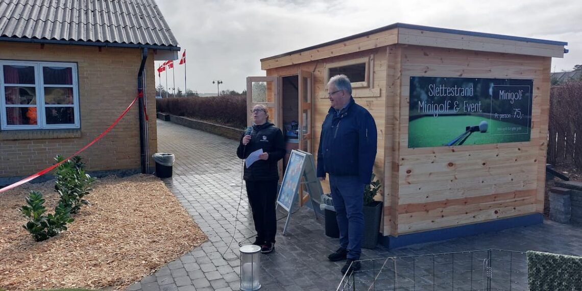 Rønnes Hotels nye minigolfbane: Et hit for de lokale, gæsterne og turisterne