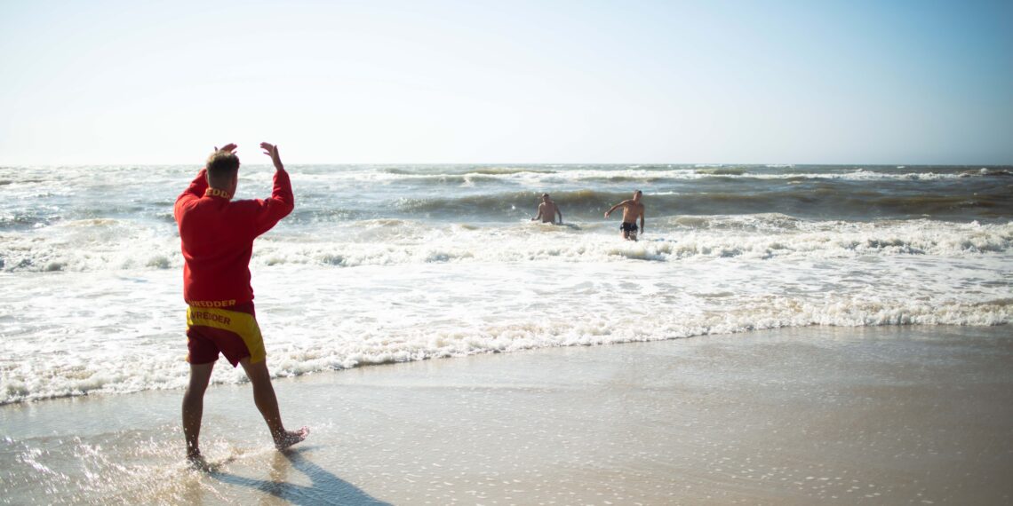 Indtil nu er 12 personer reddet i revlehuller