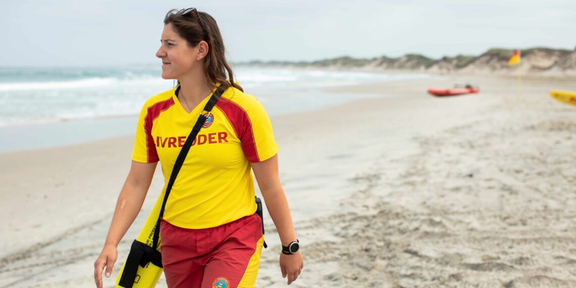 Voksne med SUP-boards og badedyr skaber farlige situationer ved Jammerbugtens strande