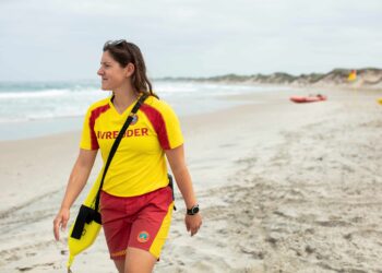 Voksne med SUP-boards og badedyr skaber farlige situationer ved Jammerbugtens strande